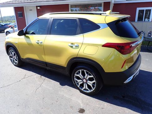 Used 2021 Kia Seltos SX w/ SX Sunroof Package AWD/4WD image 4