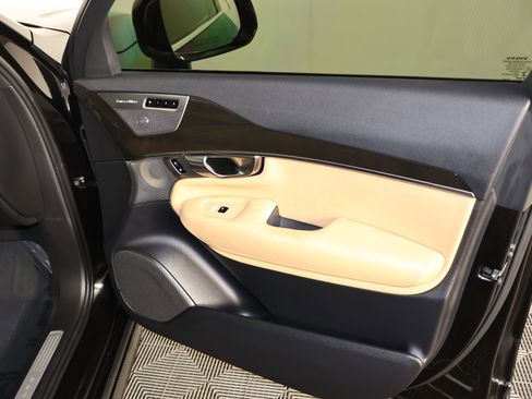 Used 2018 Volvo XC90 T6 Momentum w/ Convenience Package image 39