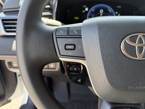 Used 2025 Toyota Camry LE FWD image 24