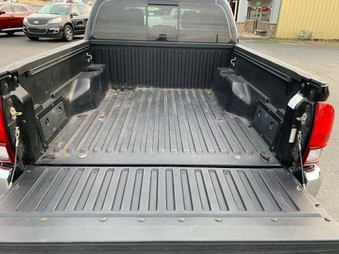 Used 2018 Toyota Tacoma SR5 image 3