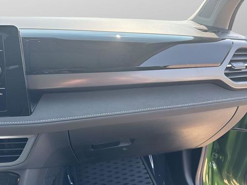 New 2025 Volkswagen Taos SE image 24