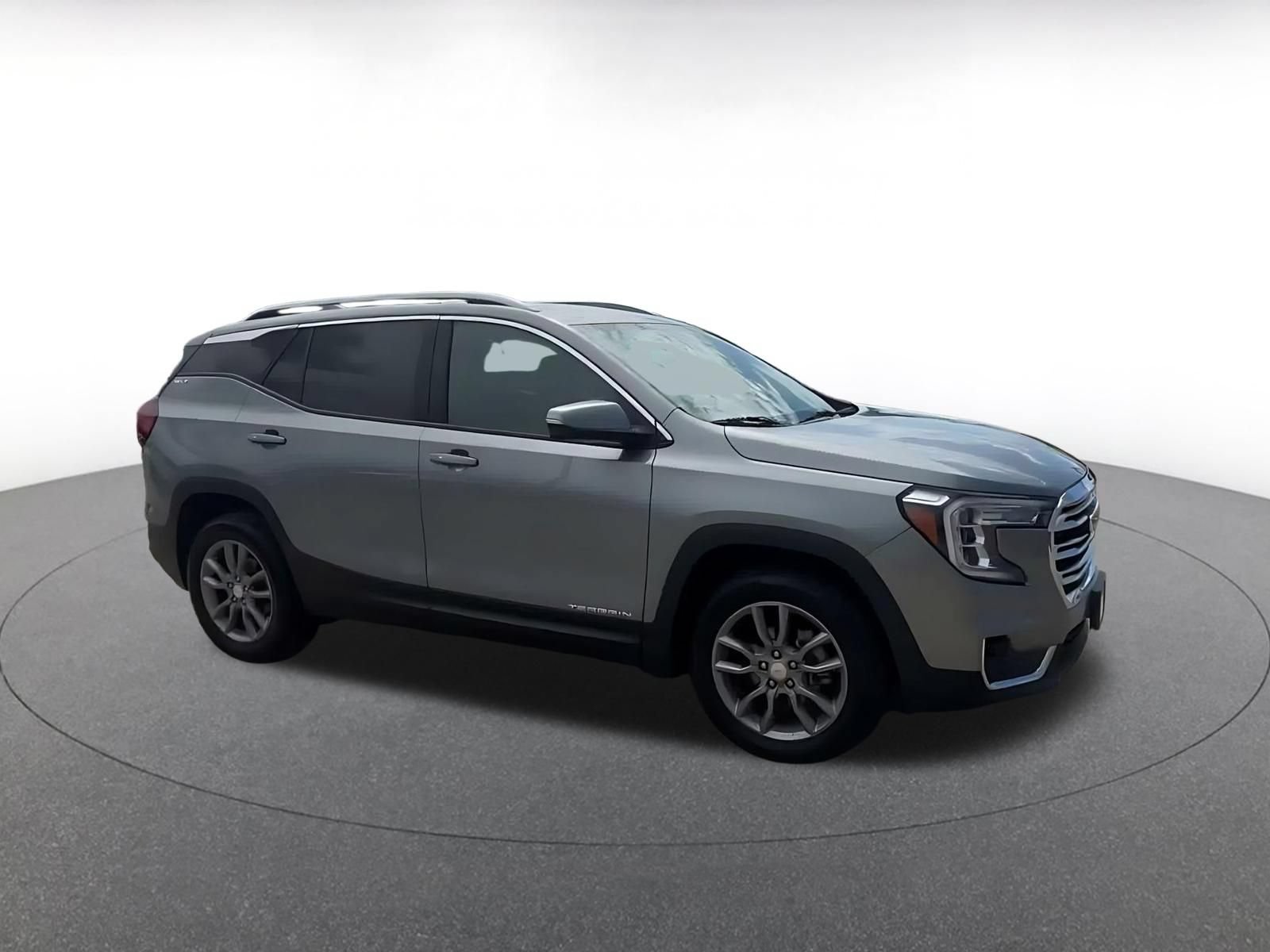 Used 2024 GMC Terrain SLT AWD/4WD image 2