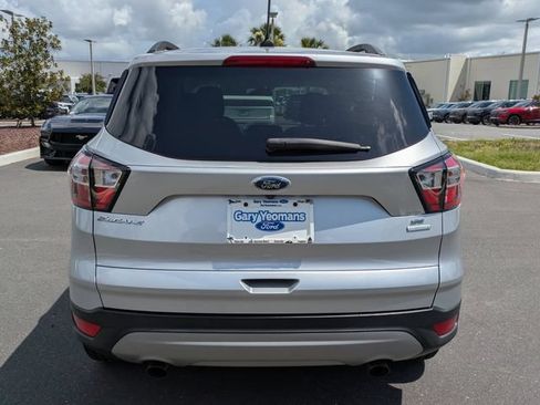 Used 2018 Ford Escape SE w/ SE Sync 3 Package FWD image 5