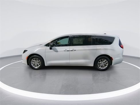 New 2025 Chrysler Voyager LX image 5