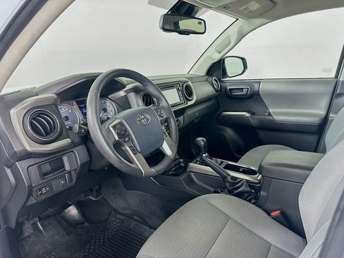 Used 2019 Toyota Tacoma SR5 AWD/4WD image 9