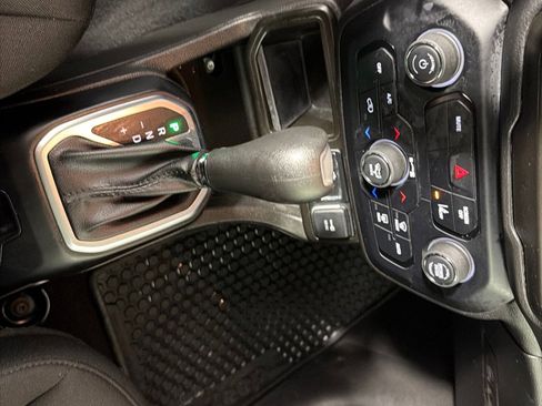 Used 2021 Jeep Renegade Latitude w/ Convenience Group FWD image 17