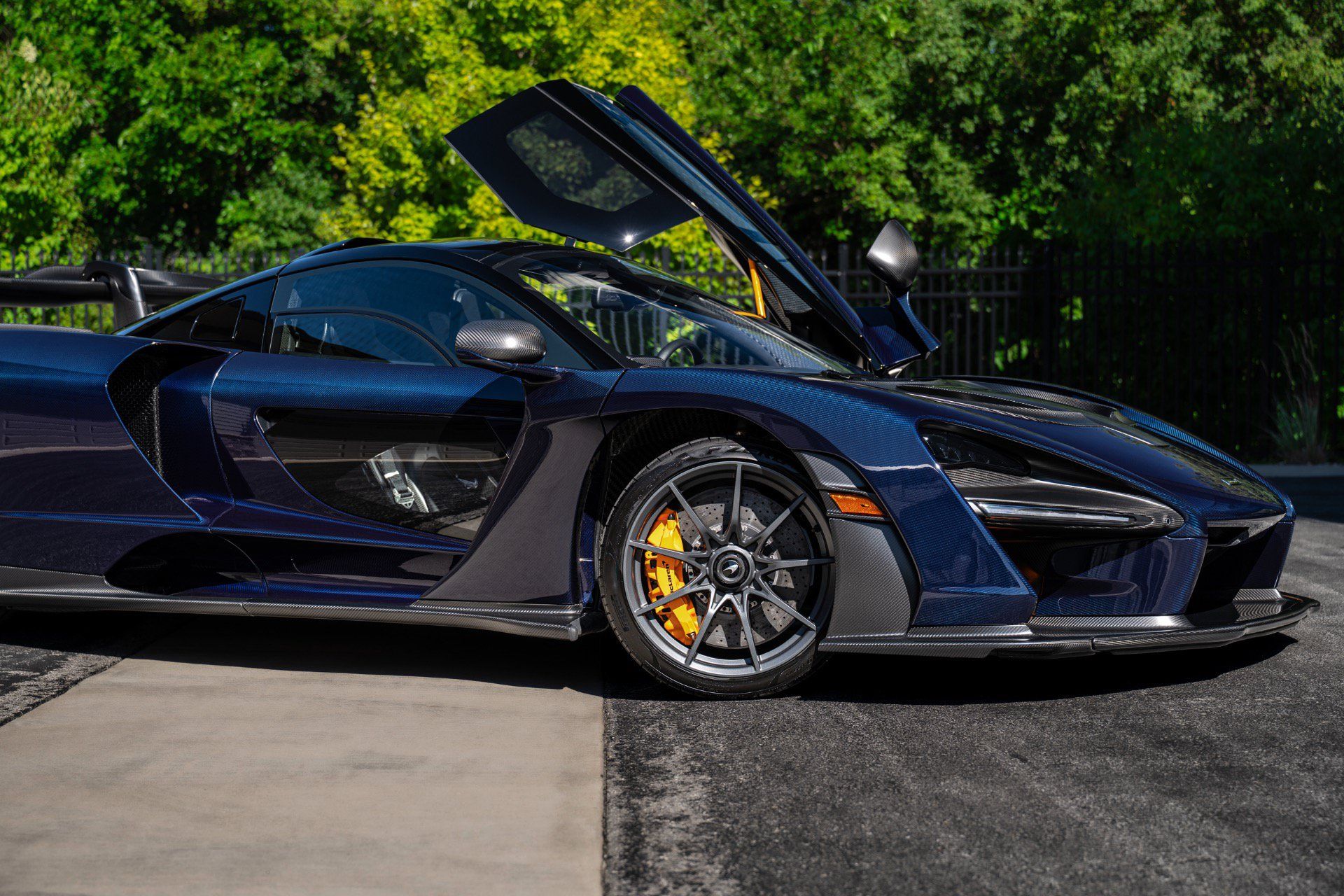 Used 2019 McLaren Senna RWD image 59