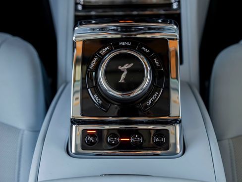 Used 2023 Rolls-Royce Phantom Sedan w/ The Phantom Package RWD image 23
