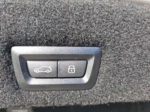 Certified 2025 BMW 740i image 14