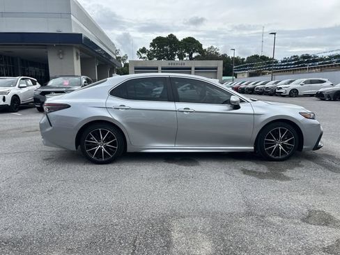Used 2024 Toyota Camry SE w/ Convenience Package FWD image 3