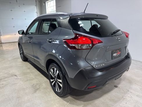 Used 2019 Nissan Kicks SV image 5