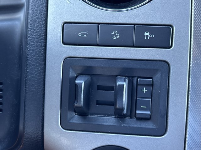 Used 2015 Ford Expedition EL XLT w/ Equipment Group 202A AWD/4WD image 36