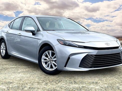 Used 2025 Toyota Camry LE FWD image 1