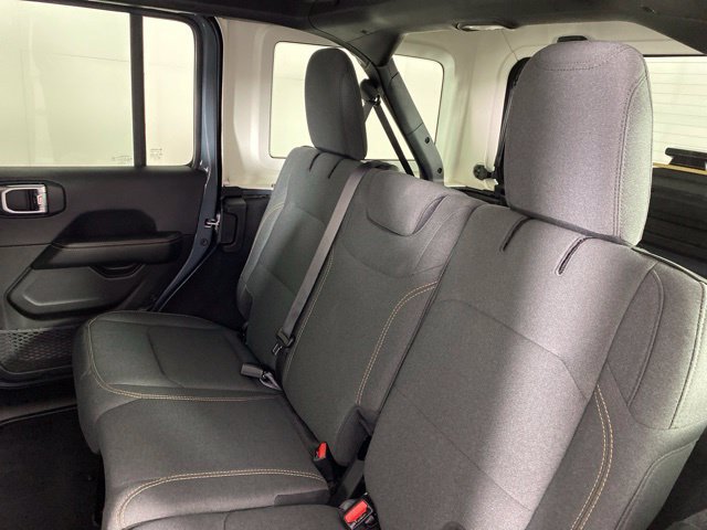 Used 2026 Jeep Wrangler Unlimited Sahara AWD/4WD image 33