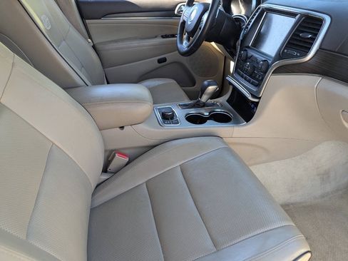 Used 2017 Jeep Grand Cherokee Overland AWD/4WD image 12