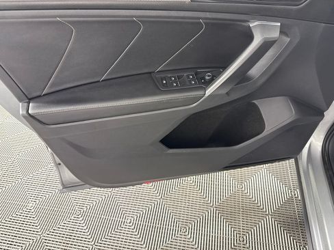 Used 2023 Volkswagen Tiguan SE AWD/4WD image 11