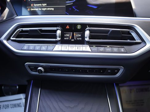 Used 2022 BMW X7 M50i AWD/4WD image 36