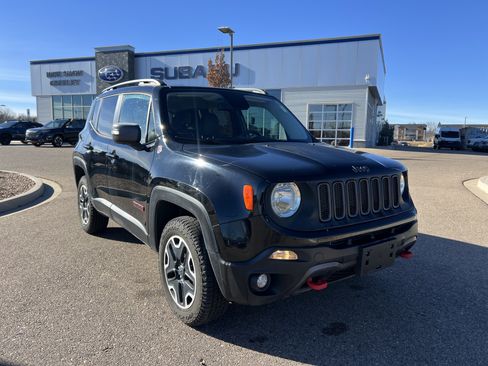 Used 2016 Jeep Renegade Trailhawk w/ Premium Trailhawk Package image 8