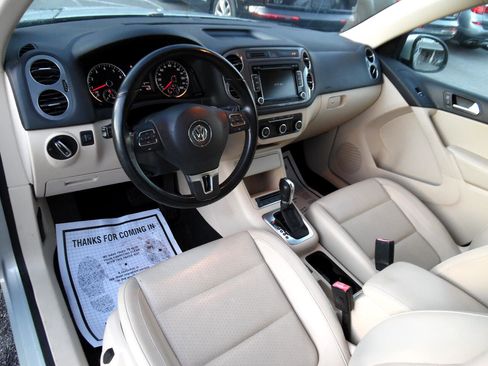 Used 2012 Volkswagen Tiguan SE image 11