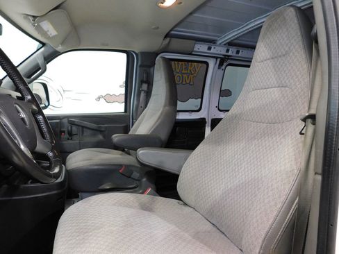 Used 2017 GMC Savana 2500 RWD image 31