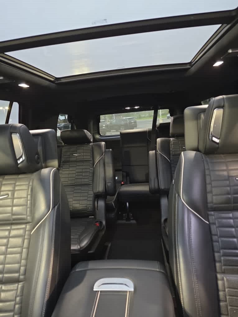 Used 2021 Cadillac Escalade Premium Luxury Platinum AWD/4WD image 8