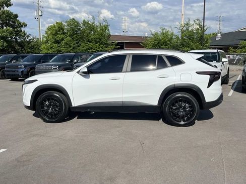 Used 2024 Chevrolet Trax LT w/ Driver Confidence Package FWD image 8