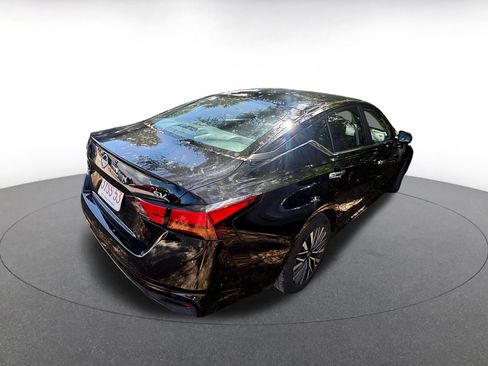 Used 2024 Nissan Altima 2.5 SV image 5
