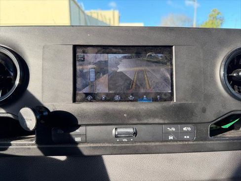 Used 2022 Mercedes-Benz Sprinter 1500 image 27