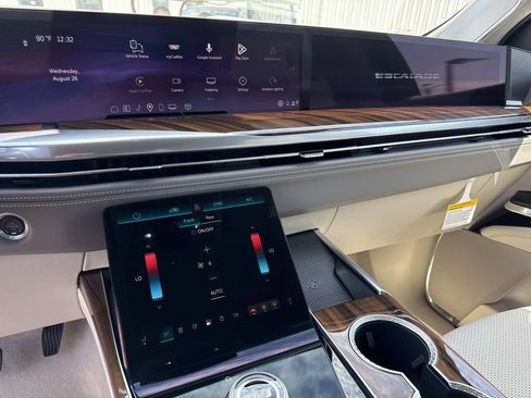 New 2026 Cadillac Escalade ESV Platinum Sport w/ LPO, Floor Liner Package AWD/4WD image 24