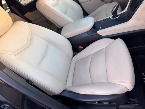 Used 2019 Cadillac XT5 FWD image 40