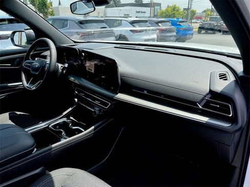 New 2025 Chevrolet Traverse LT w/ Midnight/Sport Edition image 23