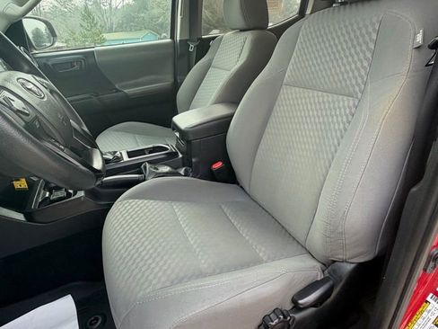 Used 2022 Toyota Tacoma SR5 image 9