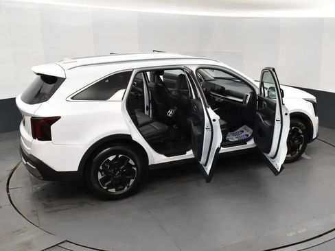 Used 2024 Kia Sorento S image 6