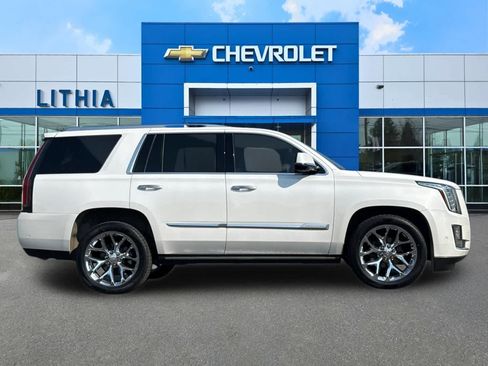 Used 2020 Cadillac Escalade Premium Luxury AWD/4WD image 8