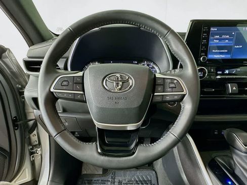 Used 2022 Toyota Highlander XSE image 16