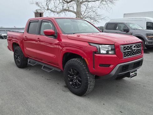 Used 2022 Nissan Frontier SV image 3