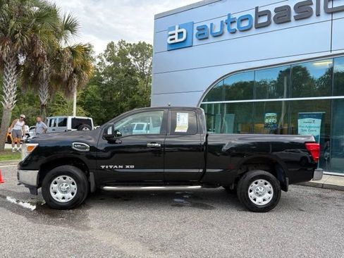 Used 2018 Nissan Titan SV AWD/4WD image 2