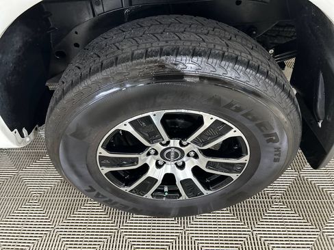 Used 2024 Nissan Titan SV w/ SV Convenience Package AWD/4WD image 11