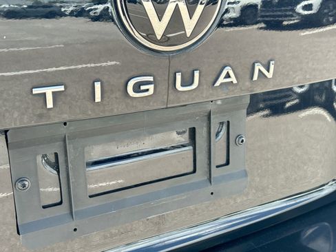 Used 2022 Volkswagen Tiguan SE FWD image 19