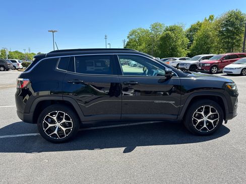 Used 2024 Jeep Compass Limited image 4