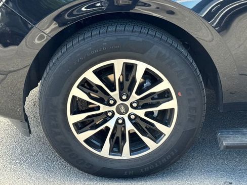 Used 2025 Ford Expedition Platinum AWD/4WD image 26