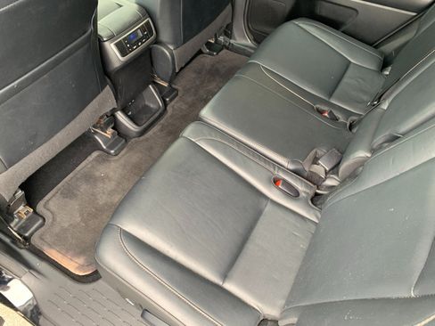Used 2018 Toyota Highlander XLE w/ Carpet Mat Package (TMS) AWD/4WD image 29