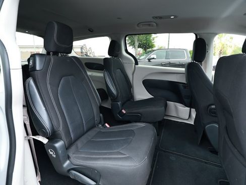 Used 2022 Chrysler Voyager LX FWD image 28