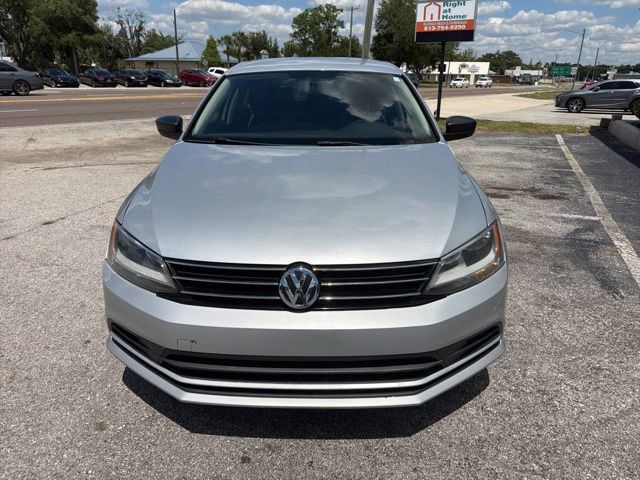 Used 2015 Volkswagen Jetta SE FWD image 2