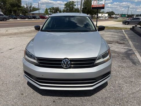 Used 2015 Volkswagen Jetta SE FWD image 2
