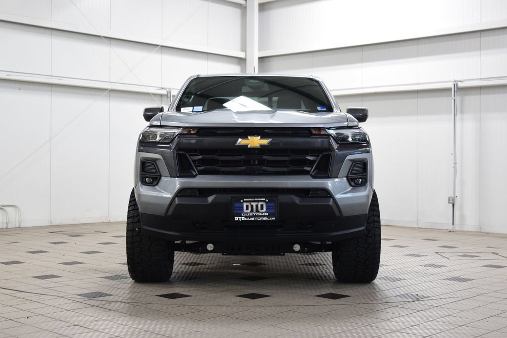 Used 2024 Chevrolet Colorado LT w/ LT Convenience Package III AWD/4WD image 2