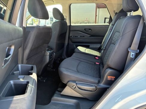 Used 2025 Nissan Pathfinder SV AWD/4WD image 24