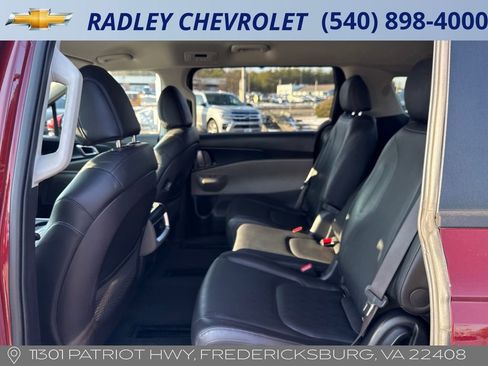 Used 2025 Kia Carnival image 7