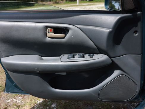 Used 2000 Toyota Camry LE FWD image 34