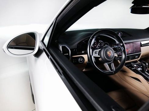 Used 2021 Porsche Cayenne Coupe image 26